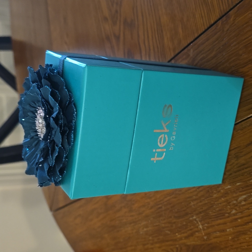 Tieks box and flower topper